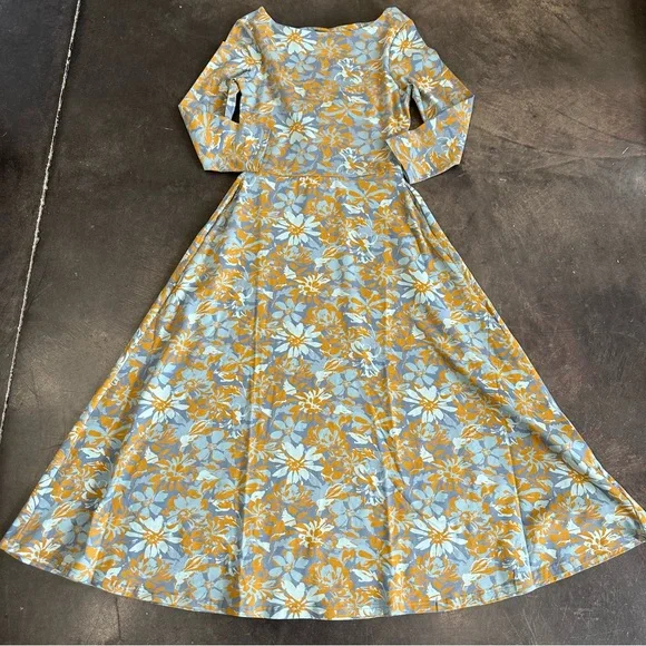 green emerald velvet dress Pact Fit & Flare Midi Dress – One Common main image 0